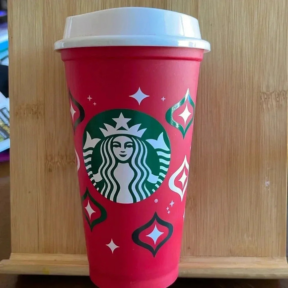 NWOT 2023 Starbucks Christmas Reusable Plastic Cup with Lid - Picture 1 of 3